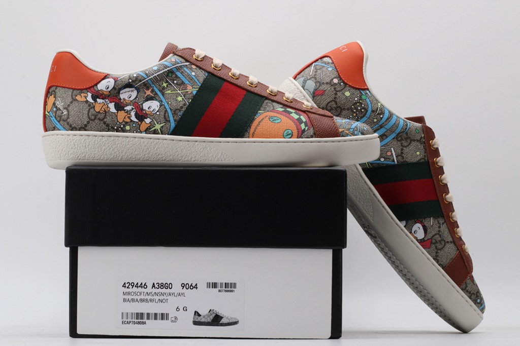 Women s Disney x G*UCCI Donald Duck Ace sneaker